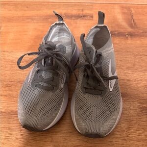 Brooks grey levitate sneakers​​